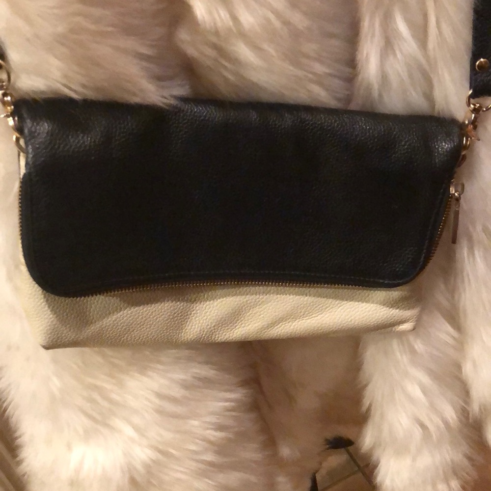 CrossBody purse 💖 free with $25 purchase